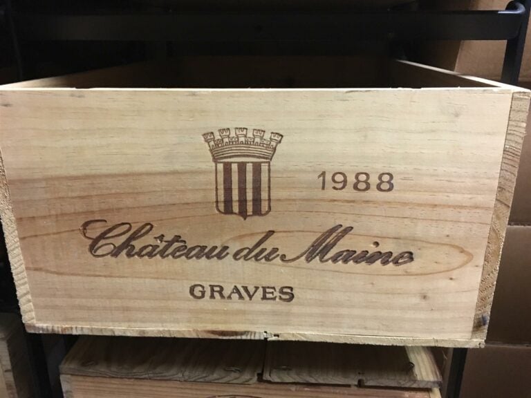 5 bouteilles, CHATEAU DU MAINE, Graves, 1988, caisse bois.
