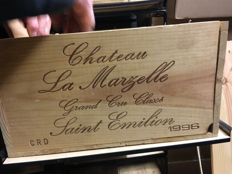 5 bouteilles, CHATEAU LA MARZELLE, Saint-Emilion Grand Cru, 1996, caisse bois.