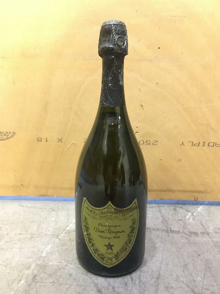 1 bouteille, DOM PERIGNON, Champagne, Cuvée Vintage 1998.
