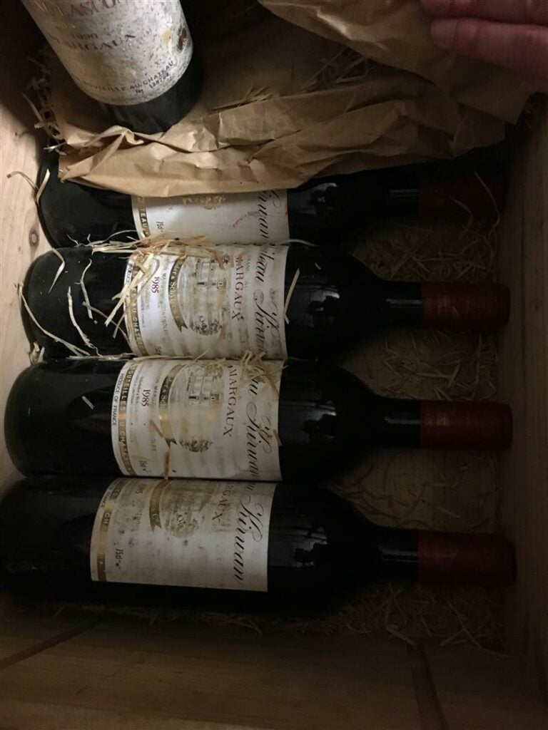 6 bouteilles, CHATEAU CHAUVIN, Grand Cru Classé Saint-Emilion, 1975, caisse boi…