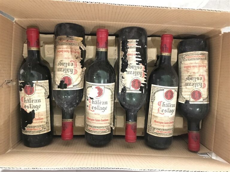 12 bouteilles, CHATEAU LESTAGE, Montagne Saint-Emilion, 1979 (4 étiquettes abîm…