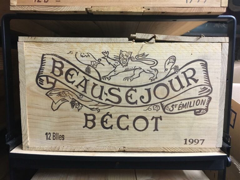 12 bouteilles, CHATEAU BEAUSEJOUR-BECOT, Grand Cru Saint-Emilion, 1997.