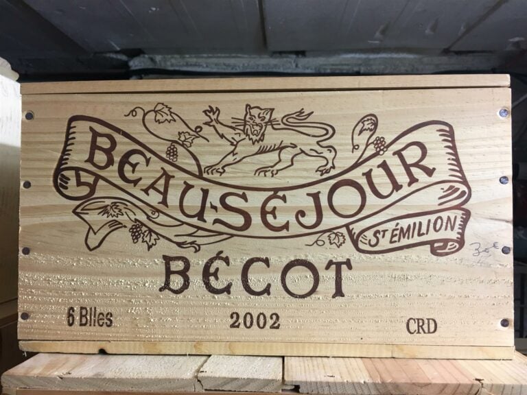 6 bouteilles, CHATEAU BEAUSEJOUR-BECOT, Grand Cru Saint-Emilion, 2002.