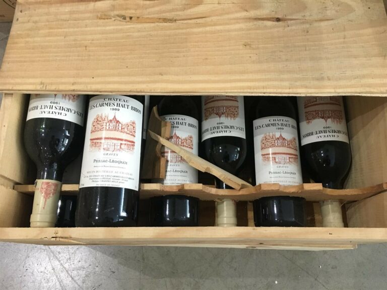 8 bouteilles, CHATEAU LES CARMES HAUT-BRION, Pessac-Léognan, 1989, caisse bois.…