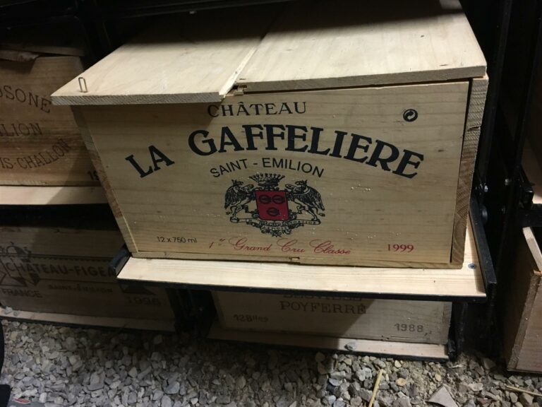 12 bouteilles, CHATEAU LA GAFFELIERE, Saint-Emilion Grand Cru, 1999, caisse boi…