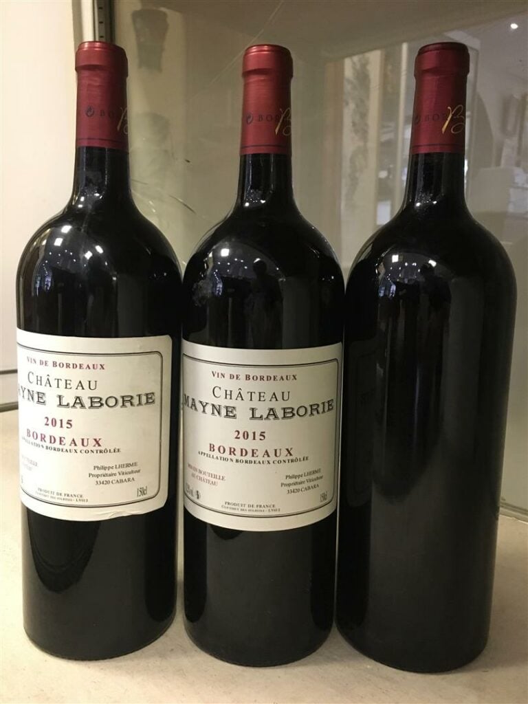 3 magnums, CHATEAU MAYNE-LABORIE, 1 magnum de 2015, 1 magnum de 2010, une sans…