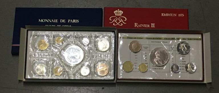 Deux coffrets Fleur de Coin, France 1974 et Monaco 1975, avec boite et surboite…