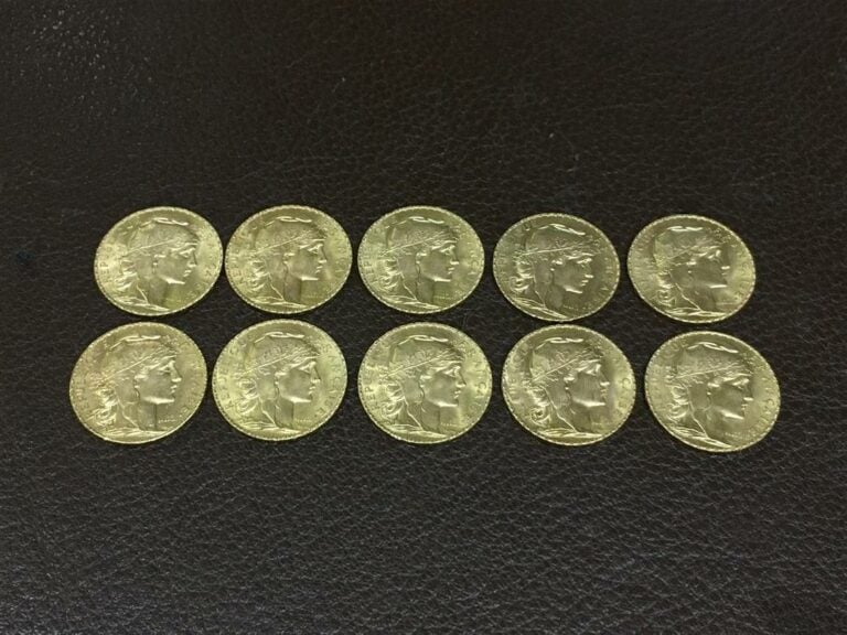 Dix pièces de 20 francs or.