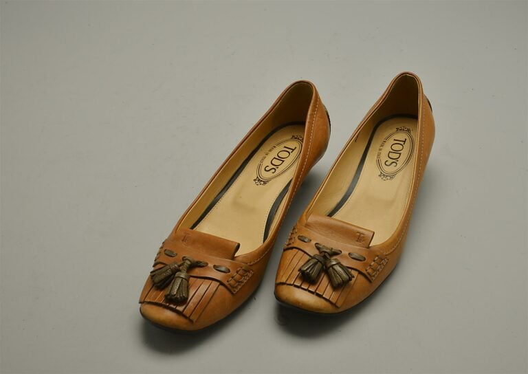 TOD'S. - Trotteurs en cuir beige et pampilles en cuir marron, pointure 39, talo…