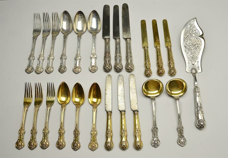 Importante ménagère de table en argent et argent doré 875 millièmes (84 zolotni…