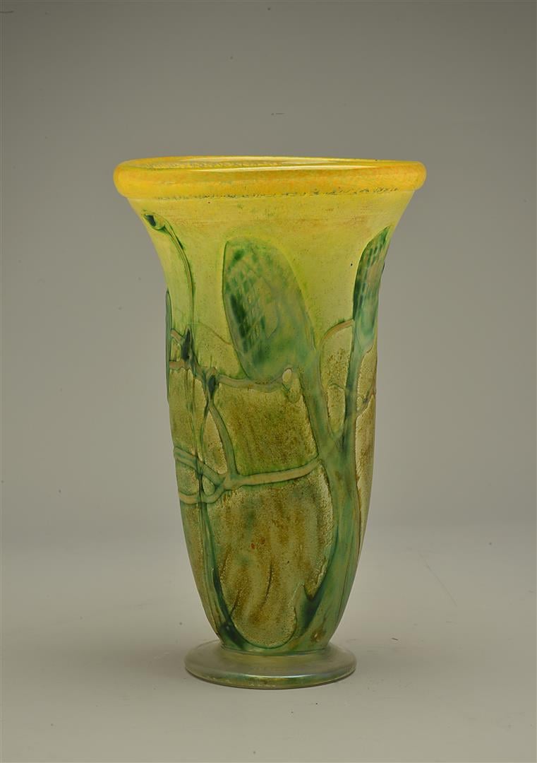 Jean-Claude NOVARO (1943-2015). - Vase en verre jaune et décor émaillé vert à l…
