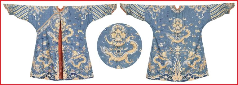 ROBE DRAGON EN SATIN SOIE BLEUE, JIFU PAO - Chine, Fin de la Dynastie Qing, Ver…