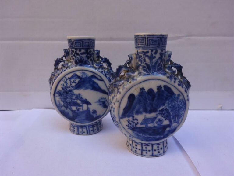 PAIRE DE VASES MINIATURES EN FORME DE GOURDES, BIANHU - Chine, Vers 1900 - Tous…