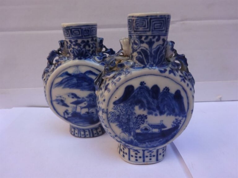 PAIRE DE VASES MINIATURES EN FORME DE GOURDES, BIANHU - Chine, Vers 1900 - Tous…