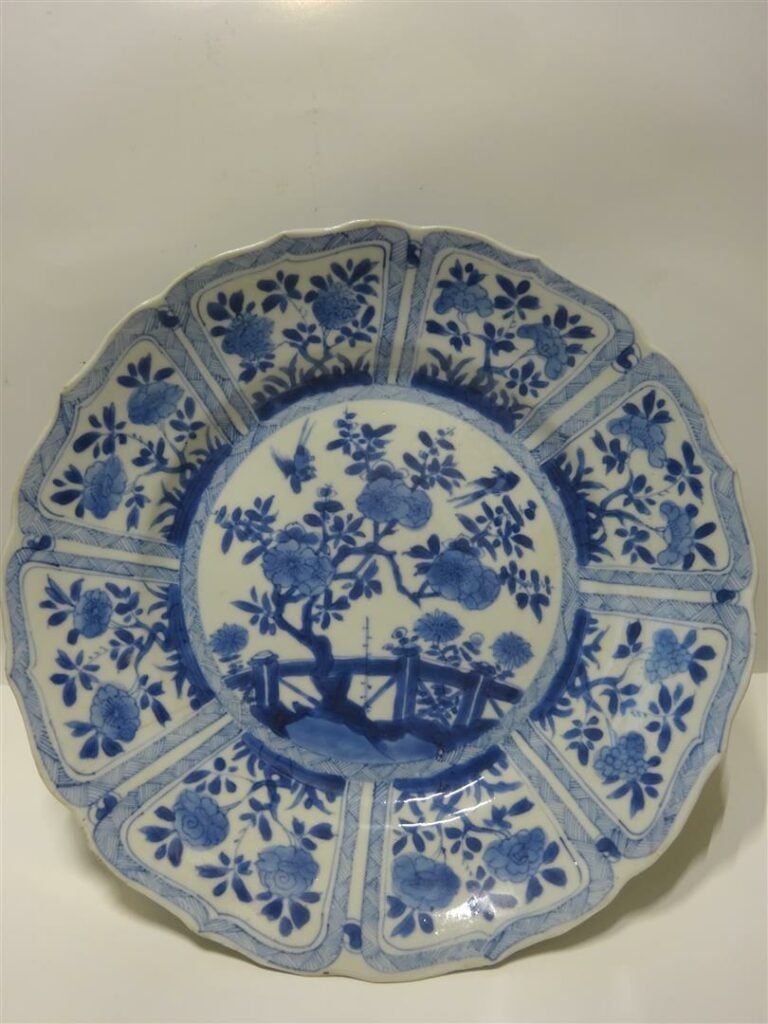 COUPE LOTIFORME EN PORCELAINE BLEU BLANC A DECOR D'OISEAUX ET DE FLEURS - Chine…