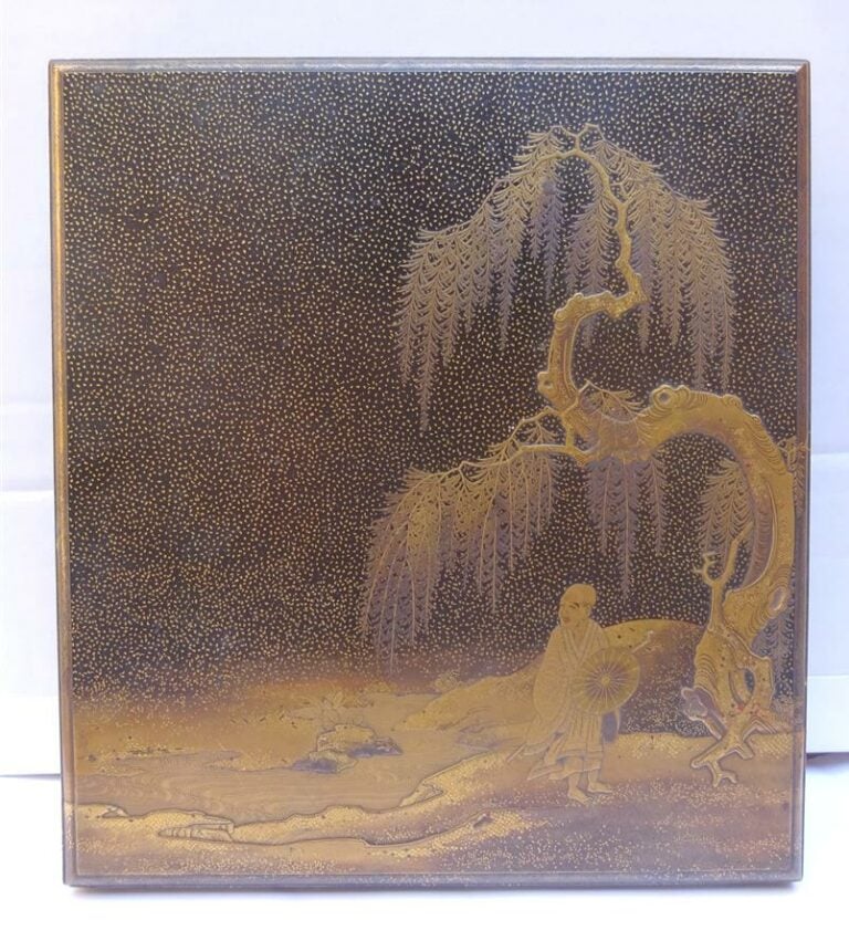 BOITE EN LAQUE MAKI-E ET NASHIJI, BAKO - Japon, Période Meiji - Elle est ornée,…