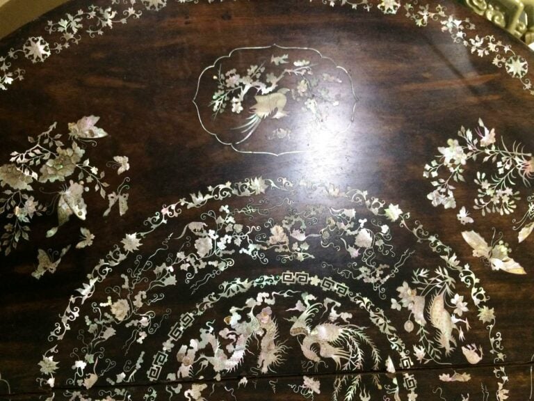 [X] TABLE A THE EN BOIS INDIGENE A DECOR INCRUSTE DE NACRE - Vietnam, Tonkin, N…