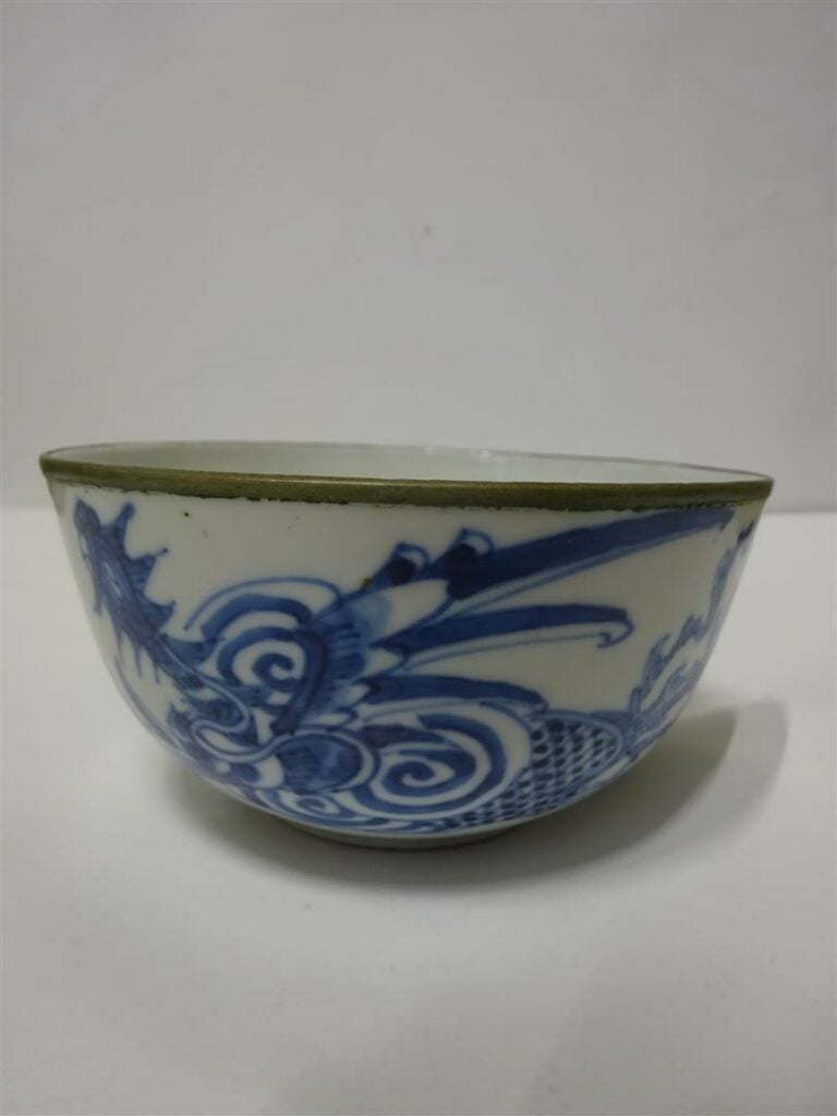SUITE DE DEUX (2) BOLS EN PORCELAINE DITE BLEU DE HUÊ, NEI FU / N?I PH? / ?? -…