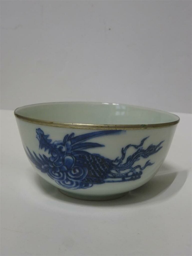 SUITE DE DEUX (2) BOLS EN PORCELAINE DITE BLEU DE HUÊ, NEI FU / N?I PH? / ?? -…