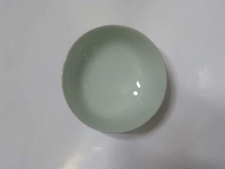 SUITE DE DEUX (2) BOLS EN PORCELAINE DITE BLEU DE HUÊ, NEI FU / N?I PH? / ?? -…