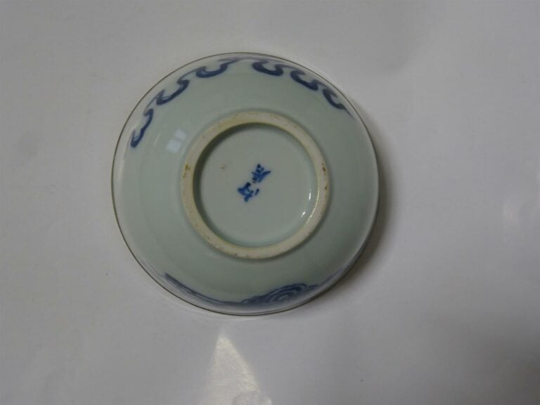 SUITE DE DEUX (2) BOLS EN PORCELAINE DITE BLEU DE HUÊ, NEI FU / N?I PH? / ?? -…