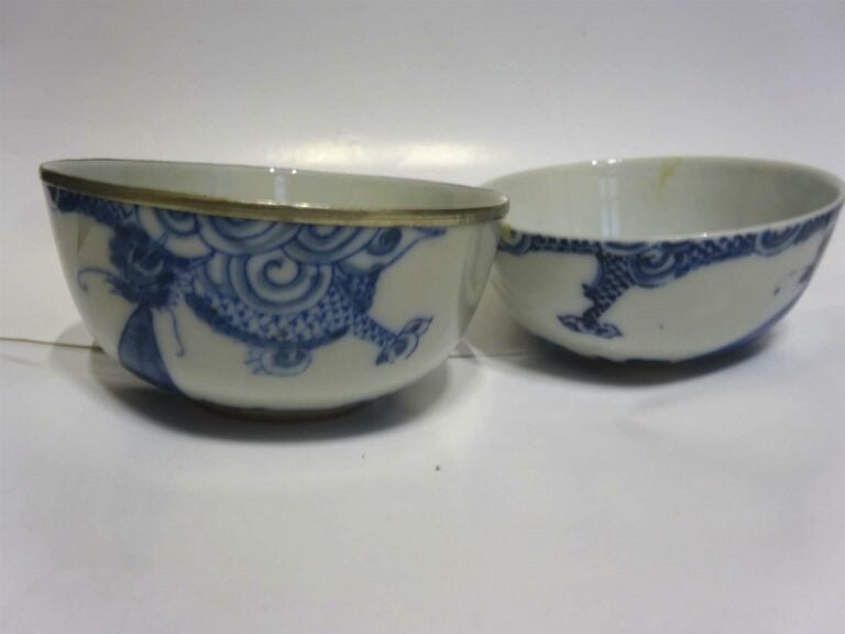 LOT DE QUATRE (4) PORCELAINES EN PORCELAINE DONT « BLEU DE HUE » - Chine et Chi…