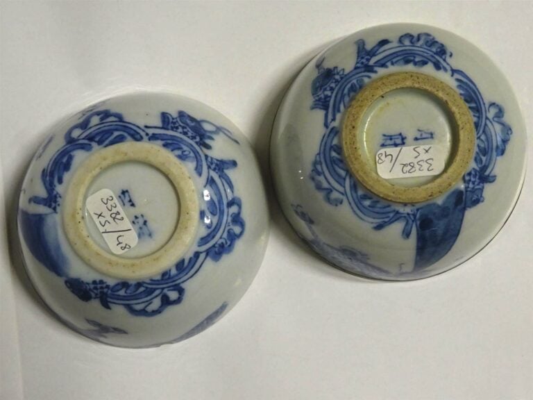 LOT DE QUATRE (4) PORCELAINES EN PORCELAINE DONT « BLEU DE HUE » - Chine et Chi…