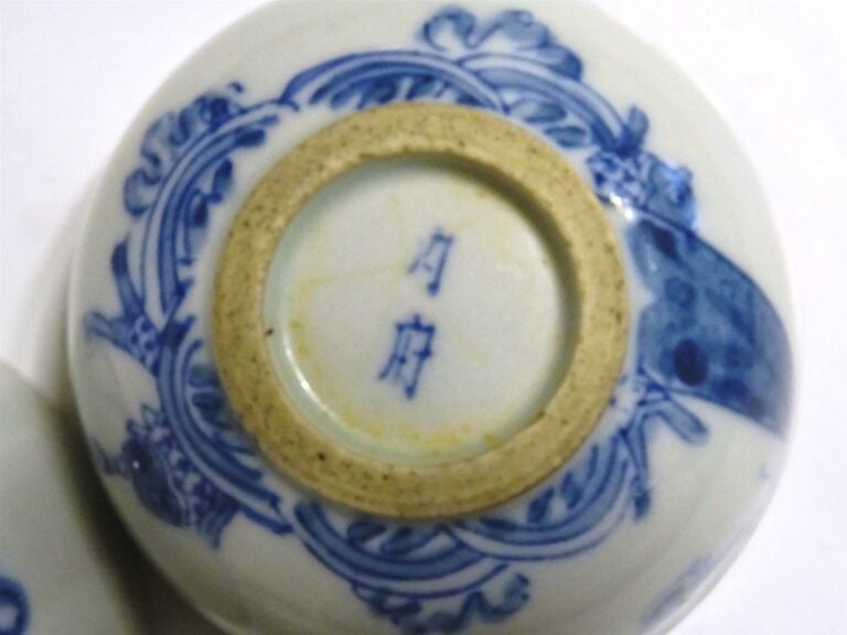 LOT DE QUATRE (4) PORCELAINES EN PORCELAINE DONT « BLEU DE HUE » - Chine et Chi…