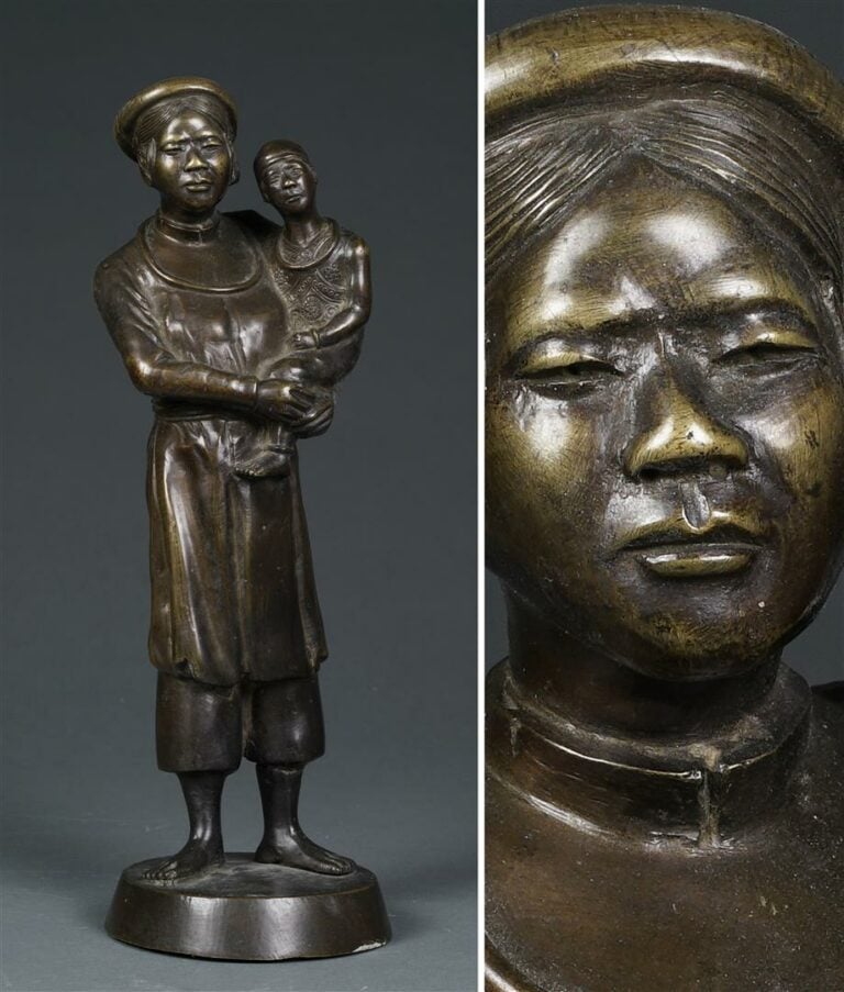 .SCULPTURE EN BRONZE REPRESENTANT UNE ANNAMITE A L'ENFANT DEBOUT - Vietnam / In…