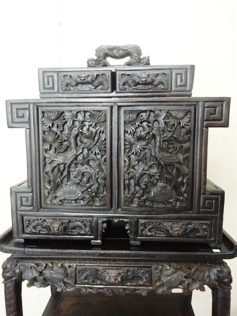 MEUBLE CABINET A DEUX CORPS EN BOIS EXOTIQUE - Vietnam / Indochine, Première mo…
