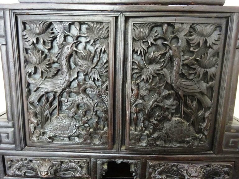 MEUBLE CABINET A DEUX CORPS EN BOIS EXOTIQUE - Vietnam / Indochine, Première mo…