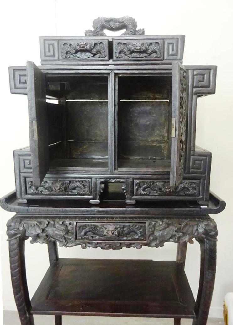 MEUBLE CABINET A DEUX CORPS EN BOIS EXOTIQUE - Vietnam / Indochine, Première mo…