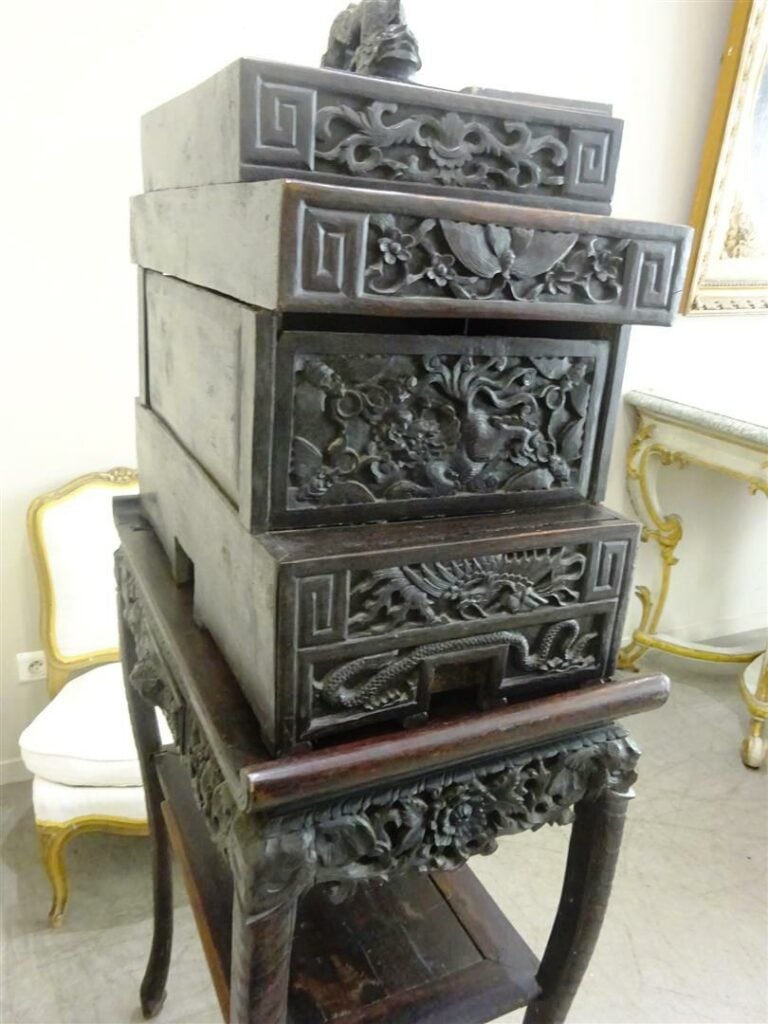 MEUBLE CABINET A DEUX CORPS EN BOIS EXOTIQUE - Vietnam / Indochine, Première mo…