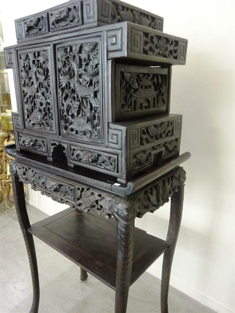 MEUBLE CABINET A DEUX CORPS EN BOIS EXOTIQUE - Vietnam / Indochine, Première mo…