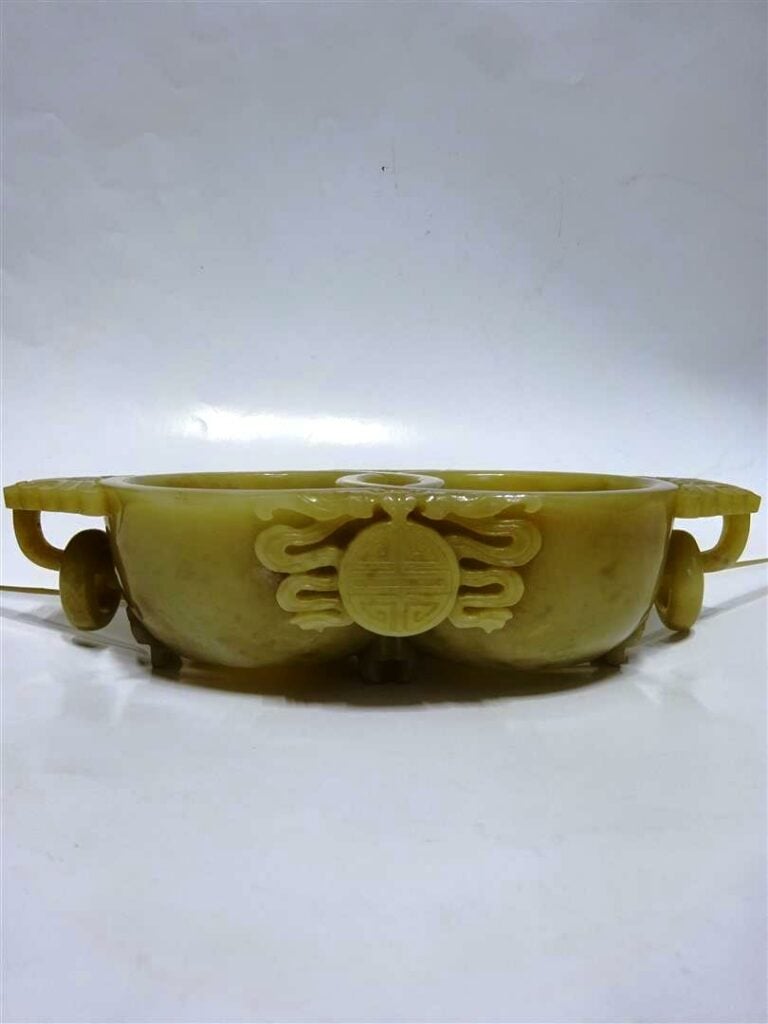 BOL DE MARIAGE EN JADE NEPHRITE - Chine, Epoque XXe siècle - Sculpté dans une p…