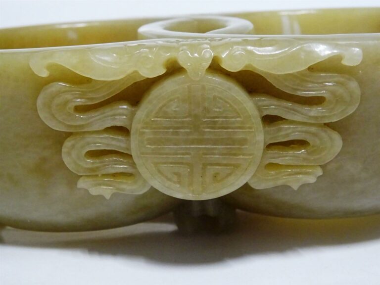 BOL DE MARIAGE EN JADE NEPHRITE - Chine, Epoque XXe siècle - Sculpté dans une p…