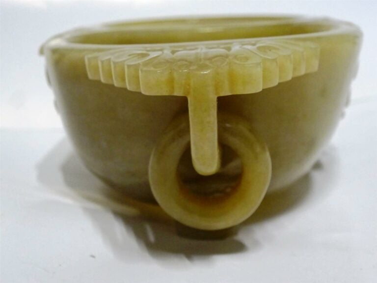 BOL DE MARIAGE EN JADE NEPHRITE - Chine, Epoque XXe siècle - Sculpté dans une p…