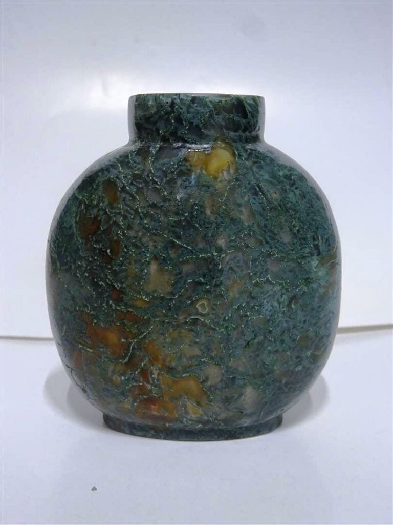 FLACON TABATIERE OVOIDE EN AGATE MOUSSE - Chine, Epoque XXe siècle - Repose sur…