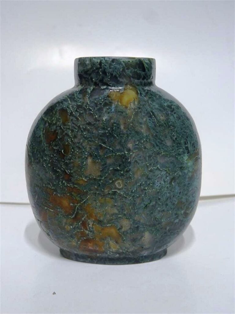 FLACON TABATIERE OVOIDE EN AGATE MOUSSE - Chine, Epoque XXe siècle - Repose sur…