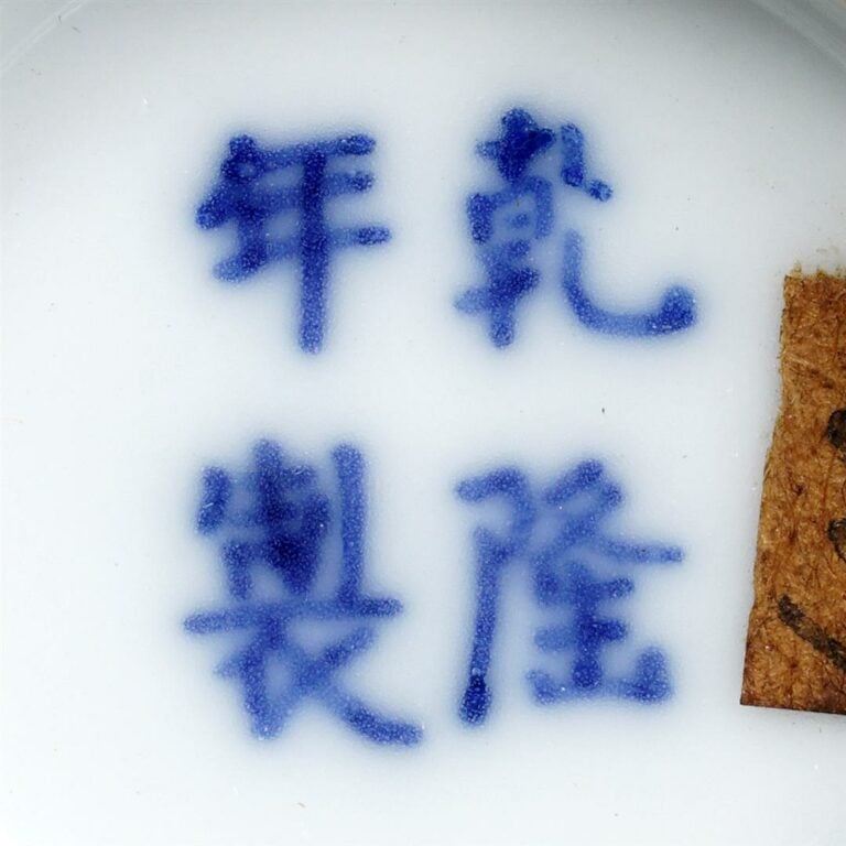 GROUPE DE TROIS (3) TABATIERES - Chine, Epoque XIXe et XXe siècle - Il comprend…