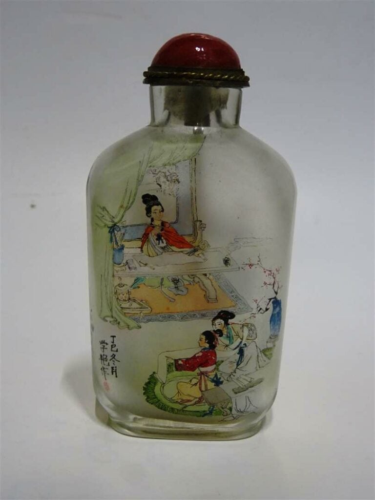 FLACON TABATIERE A EPAULES TOMBANTES EN VERRE PEINT DE L'INTERIEUR - Chine, Epo…