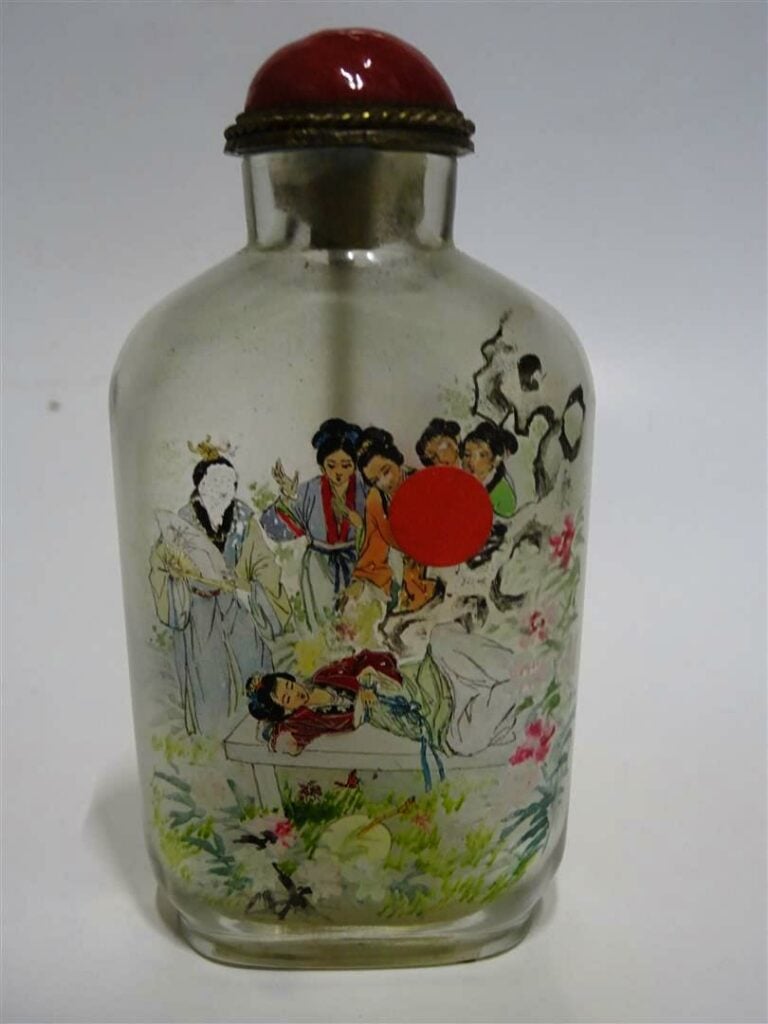 FLACON TABATIERE A EPAULES TOMBANTES EN VERRE PEINT DE L'INTERIEUR - Chine, Epo…