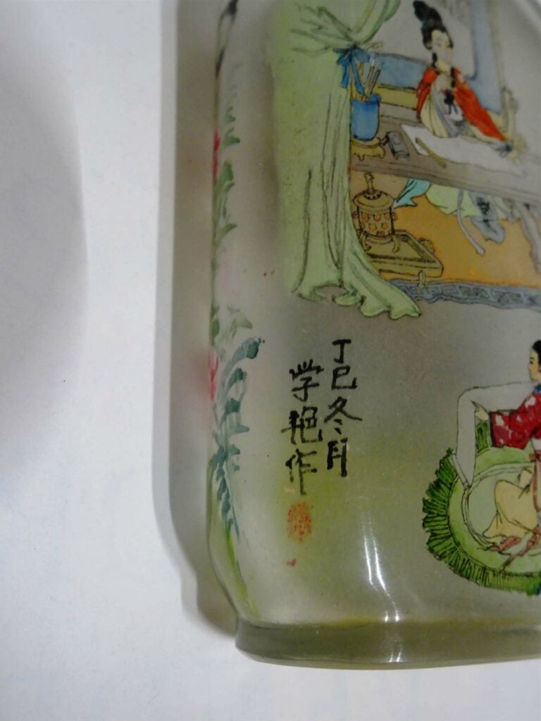 FLACON TABATIERE A EPAULES TOMBANTES EN VERRE PEINT DE L'INTERIEUR - Chine, Epo…