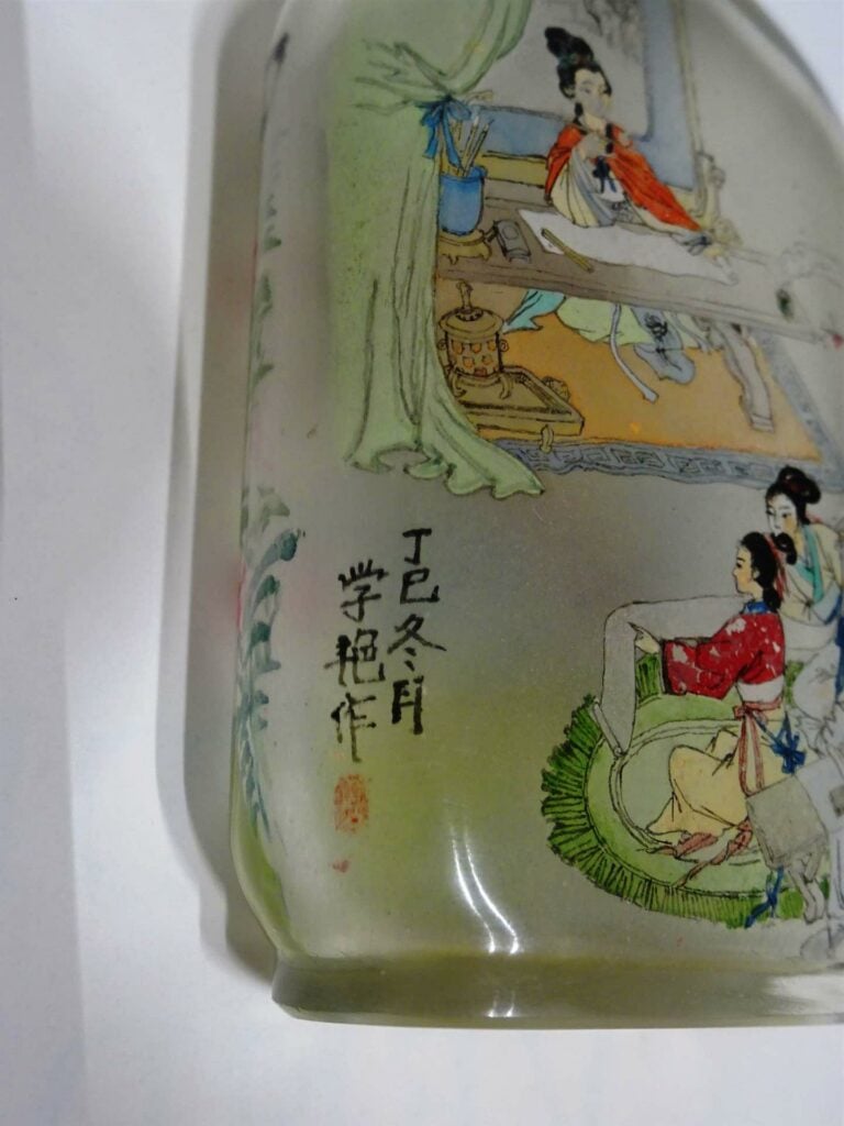 FLACON TABATIERE A EPAULES TOMBANTES EN VERRE PEINT DE L'INTERIEUR - Chine, Epo…