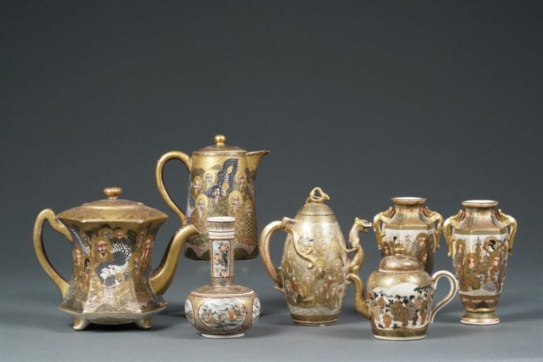 ACCUMULATION DE SEPT (7) PIECES EN FAIENCE DE SATSUMA - Japon, Taisho / SHowa -…