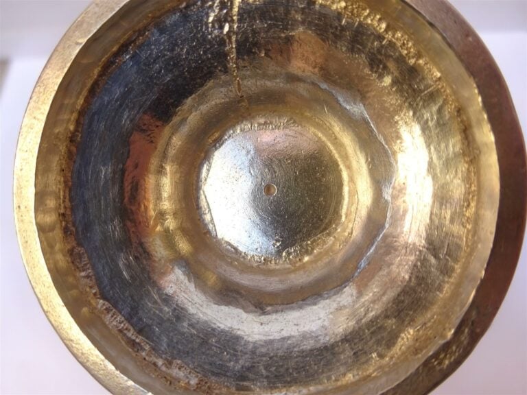 PETITE VERSEUSE A EAU EN METAL ARGENTE, LOTA - Inde, Epoque XXe siècle, Dans le…