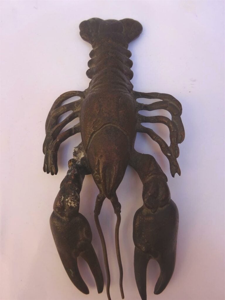 OKIMONO EN BRONZE A PATINE MORDOREE A L'EFFIGIE D'UN HOMARD / ROBUSUTA / - ????…