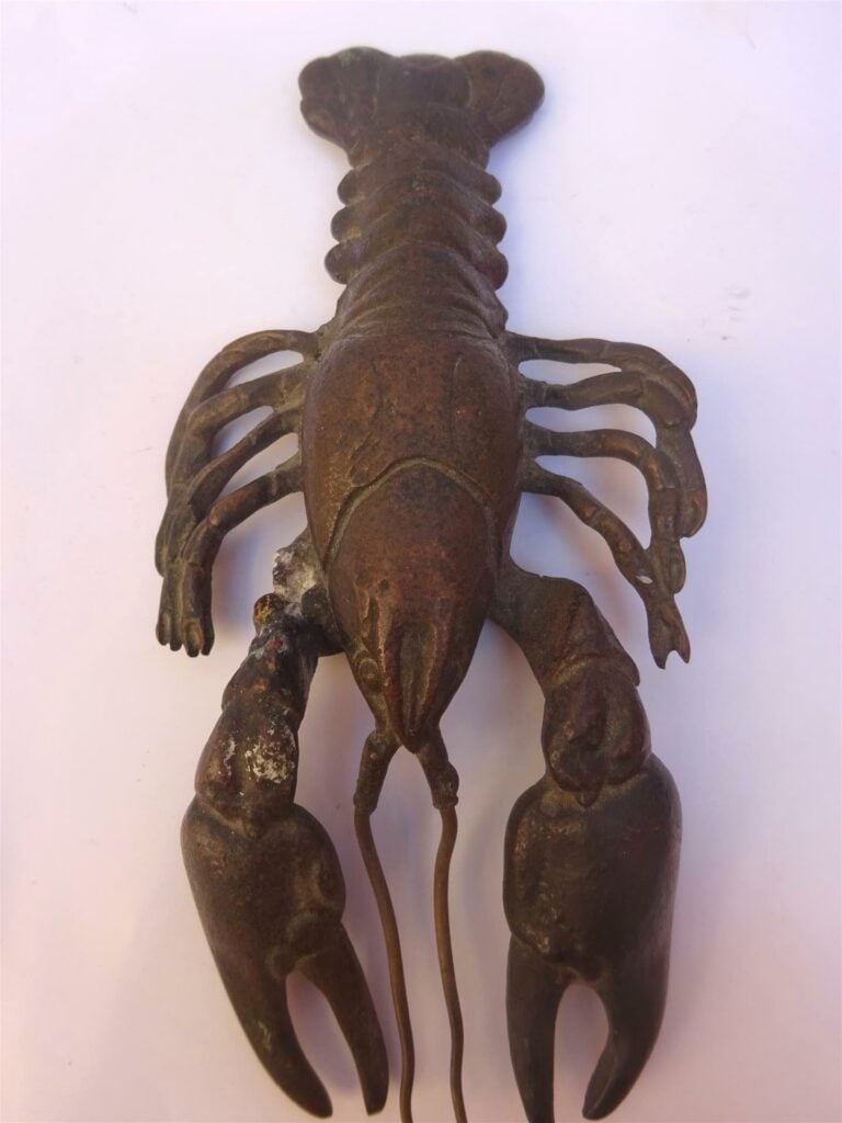 OKIMONO EN BRONZE A PATINE MORDOREE A L'EFFIGIE D'UN HOMARD / ROBUSUTA / - ????…
