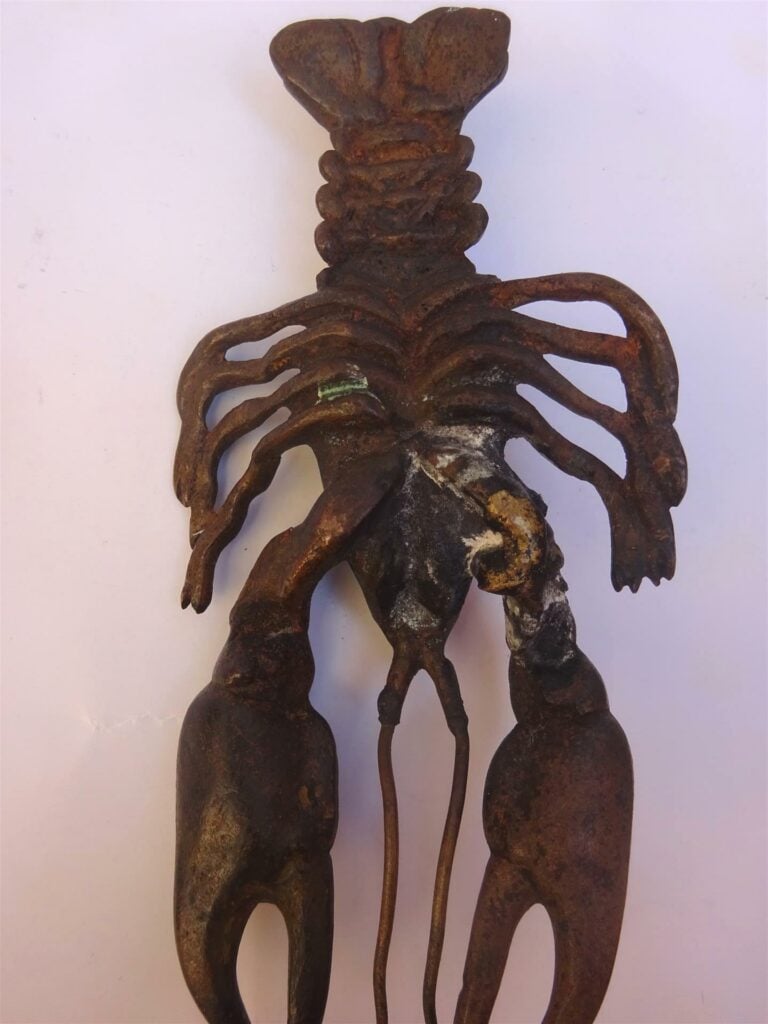 OKIMONO EN BRONZE A PATINE MORDOREE A L'EFFIGIE D'UN HOMARD / ROBUSUTA / - ????…