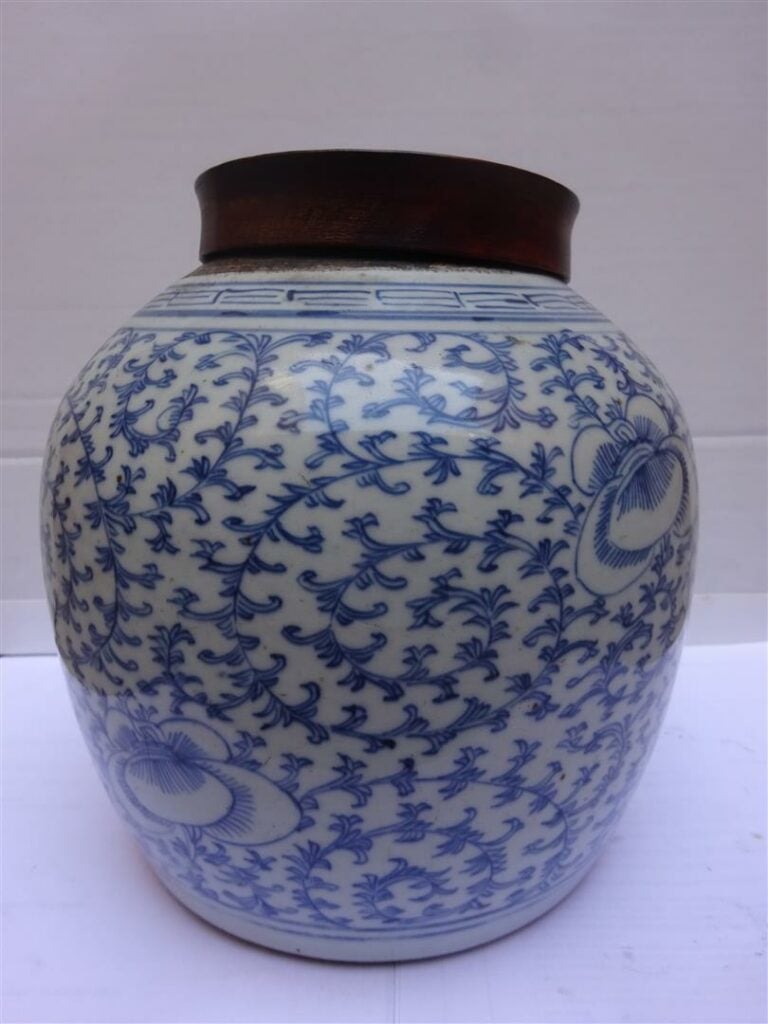 JARRE A GINGEMBRE OVOIDE EN PORCELAINE BLEU BLANC - Chine, Vers 1900, De style…